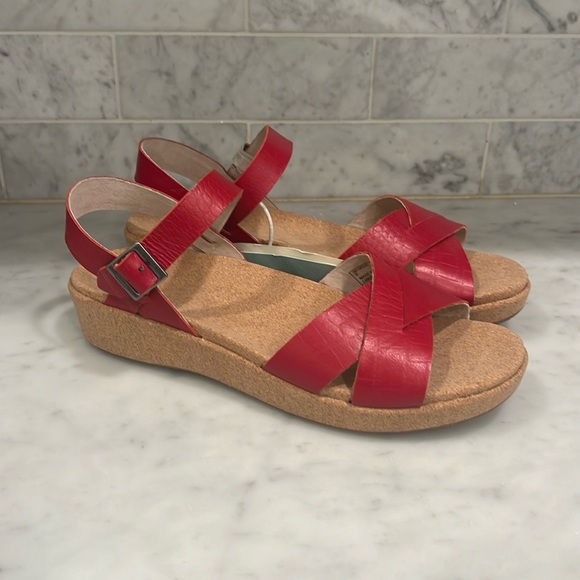 Revitalign Starfish Wedge Sandal Red Crocodile Sz 12‎ - Picture 1 of 9